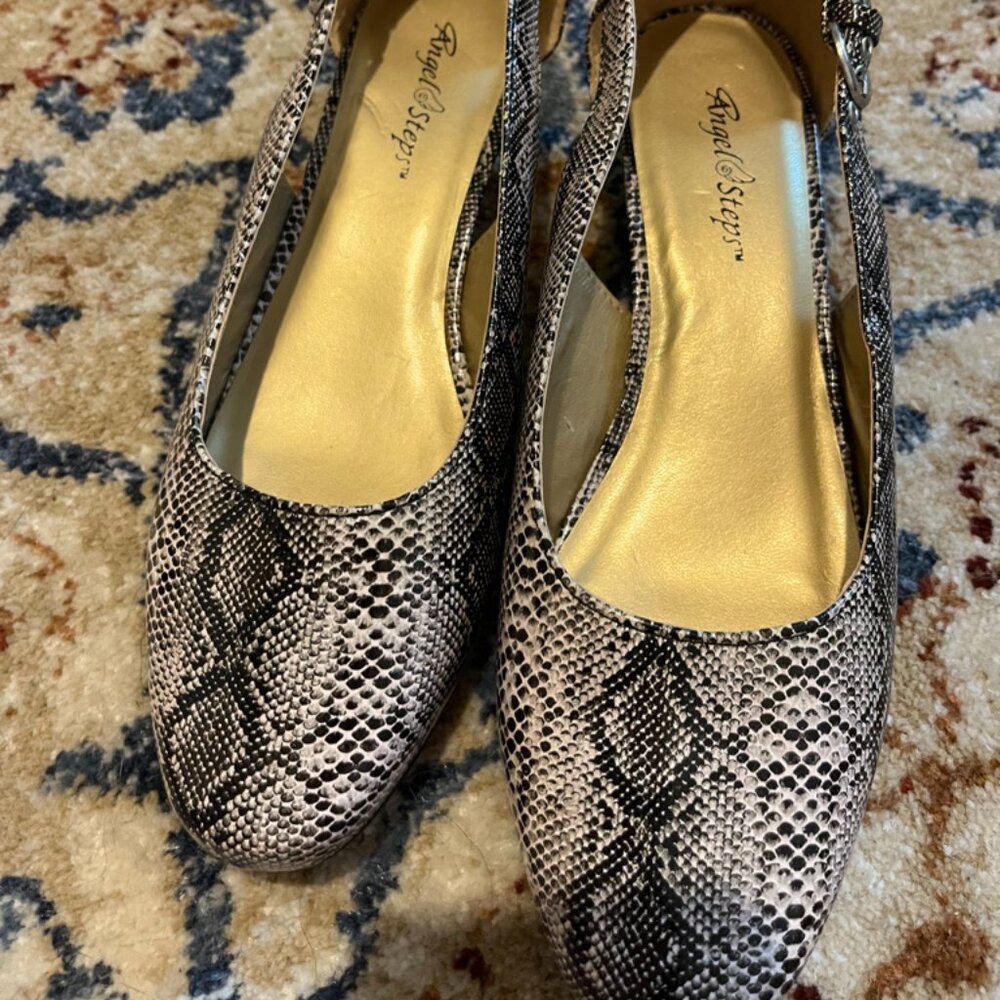 ANGEL STEPS ANIMAL PRINT DRESS LOW WEDGE HEELS SZ 7M